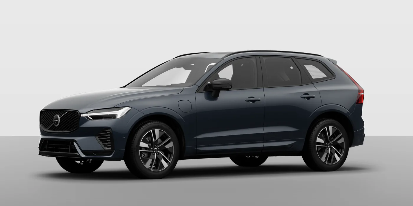 Volvo XC60 Plus em Denim Blue, vista três quartos